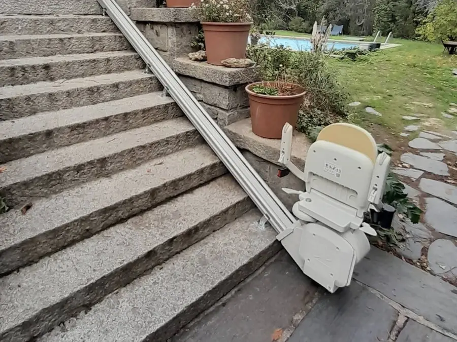 Salvaescaleras rectas para exterior