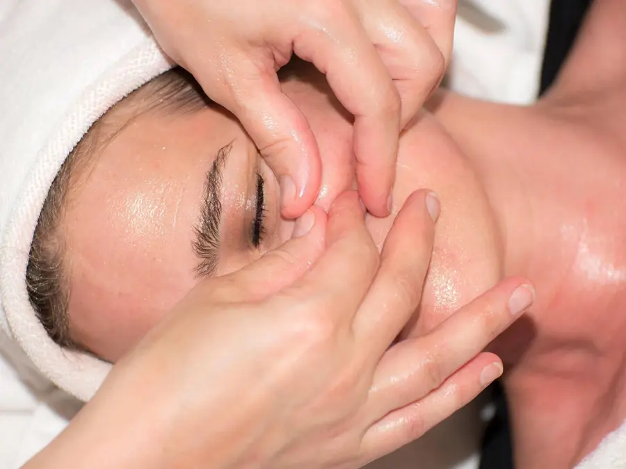 Masaje Facial reestructurante Flor de Jade