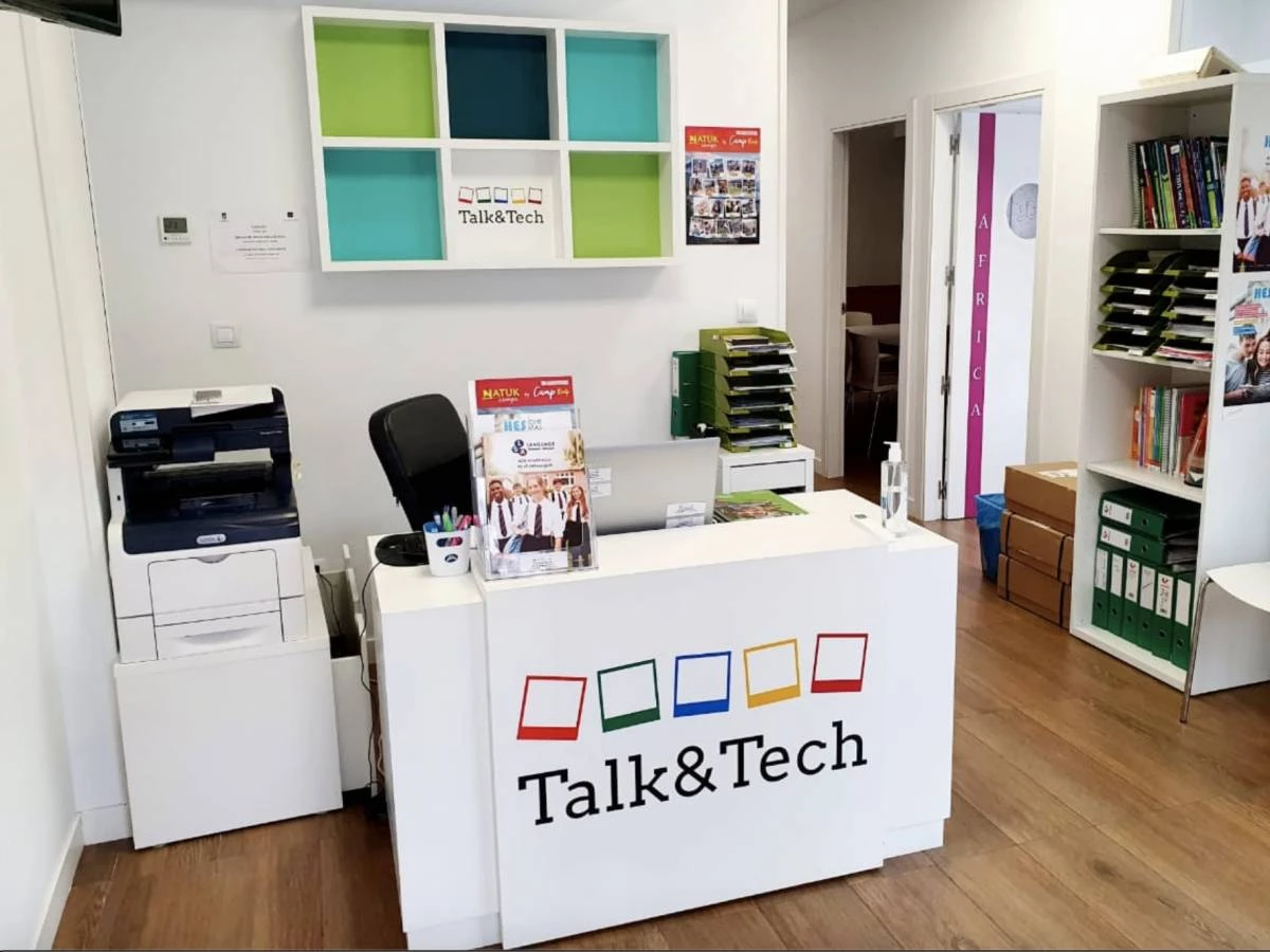 TALK & TECH ACADEMY