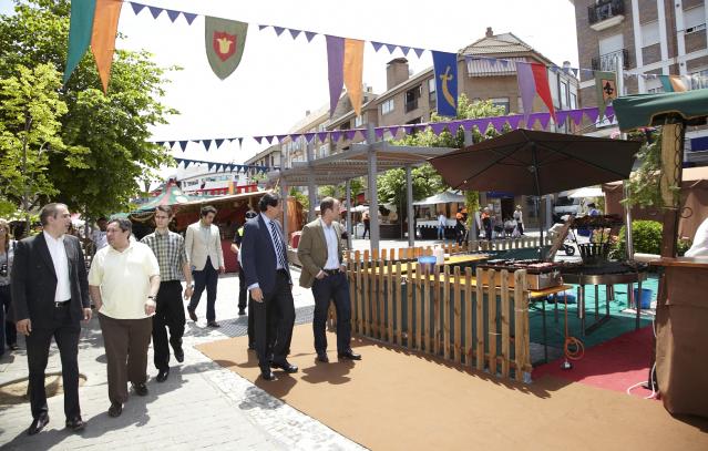 Fernández Rubio inaugura la VII edición del Mercado Medieval de Las Rozas