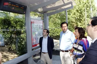 Instalados paneles de información al viajero en nueve marquesinas de autobuses de Las Rozas