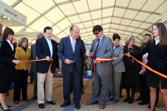 El alcalde inaugura la 1ª Feria del Ocio y Tiempo Libre en el recinto ferial