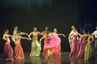 La compañía Ibérica de Danza celebra sus 20 años de arte sobre las tablas del Pérez de la Riva