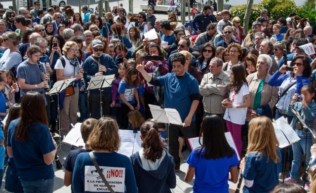 La Plataforma de la Escuela Municipal de Música y Danza de Las Rozas reúne a más de 1.500 personas en el Concierto Protesta