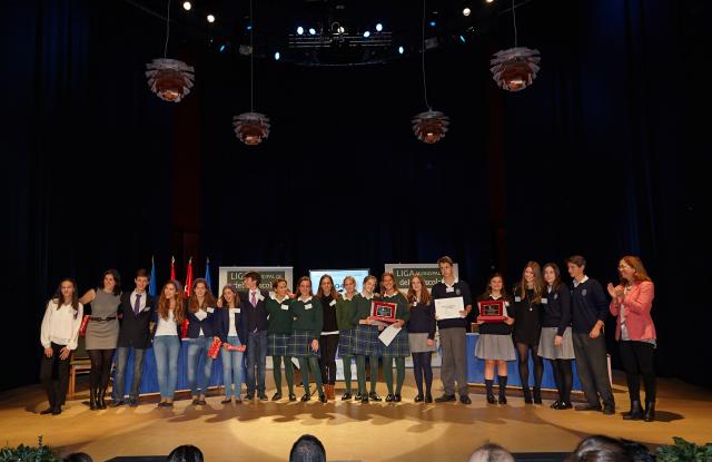 El equipo del IES El Burgo gana la II Liga Municipal de Debate Escolar de Las Rozas