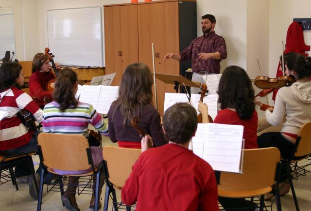 El ayuntamiento aprueba los precios de algunas actividades culturales y deportivas para el curso 2007/2008