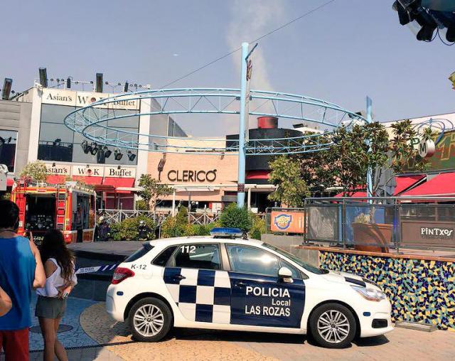 Los bomberos intervienen en el incendio de un restaurante de Las Rozas -  Noticias en Las Rozas