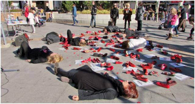 Zapatos rojos en Las Rozas contra la violencia machista