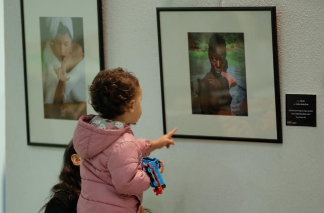 Las Rozas muestra en una exposición de fotos la vida cotidiana de las personas con discapacidad
