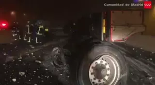 Un accidente de dos trailer obliga a interrumpir el tráfico en la M50