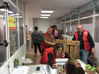 Cruz Roja Majadahonda- Las Rozas entrega alimentos a 52 familias desfavorecidas