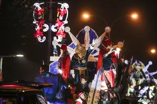 La Cabalgata de Reyes pone fin a la programación navideña con 16 carrozas y 5 toneladas de caramelos
