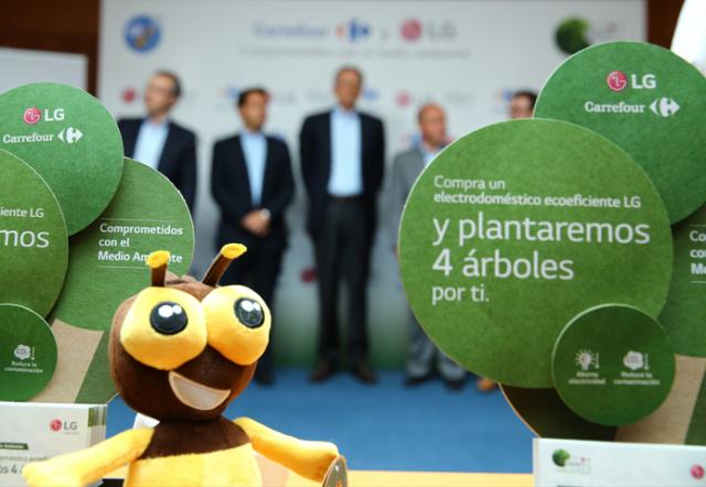 El Ayuntamiento de Las Rozas colabora en una campaña de sostenibilidad para la plantación de árboles en la ciudad