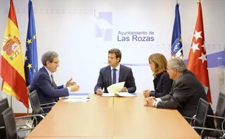 El Ayuntamiento firma un convenio con Iberdrola para la implantación del modelo de Smart City y el soterramiento de los cables aéreos de suministro 

