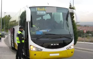 Los autobuses escolares de Las Rozas superan la inspección municipal de la Policía Local