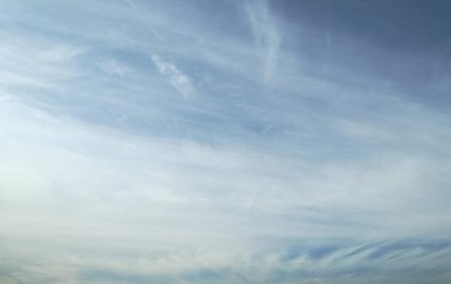 
                                                    Aparición de algunas nubes en la previsión del tiempo de hoy