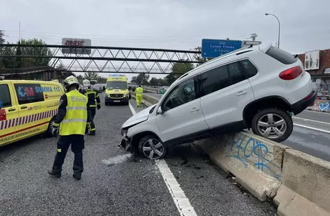 Aparatoso accidente de tráfico en la A6 a la altura de  Las Rozas