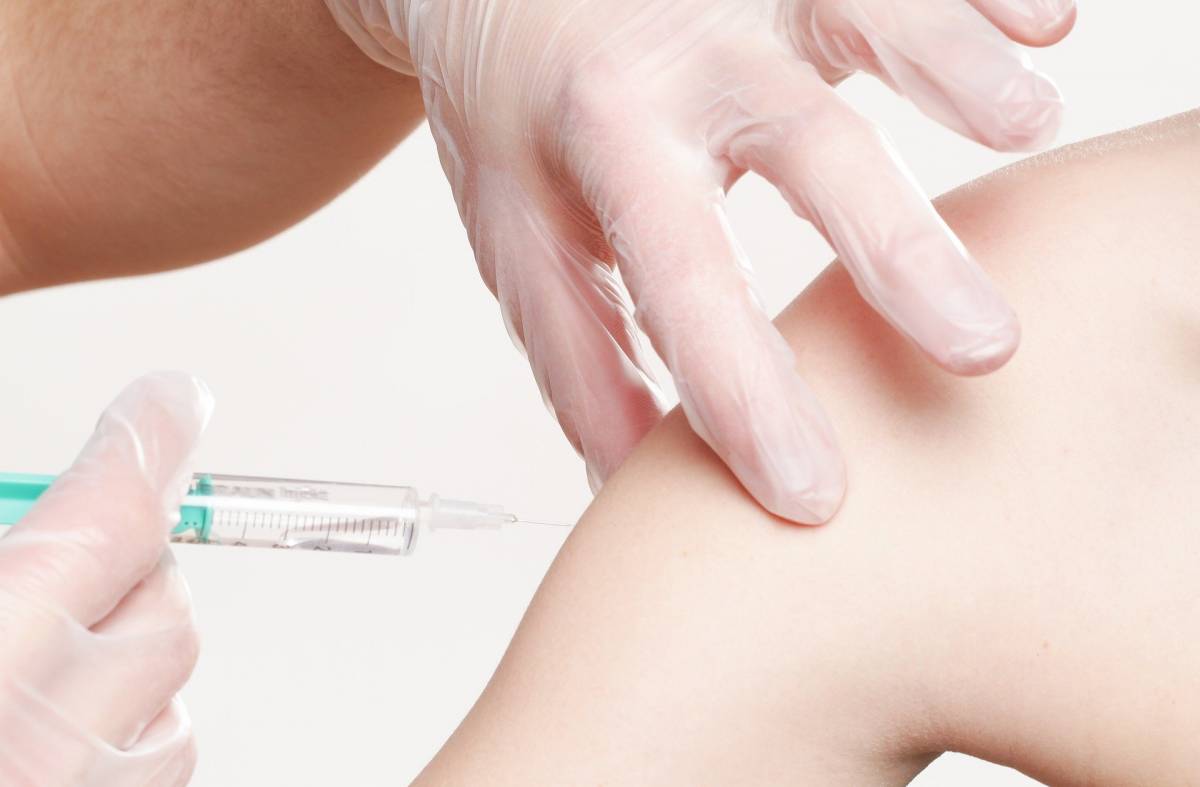 
                                                    Sanidad confirma una tercera dosis contra la COVID-19