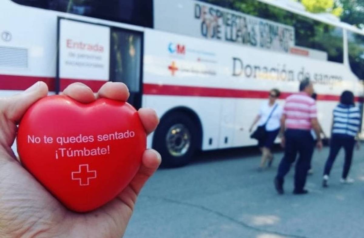 
                                                    La Cruz Roja anima a la población madrileña a donar sangre con el fin de recuperar las reservas en la región