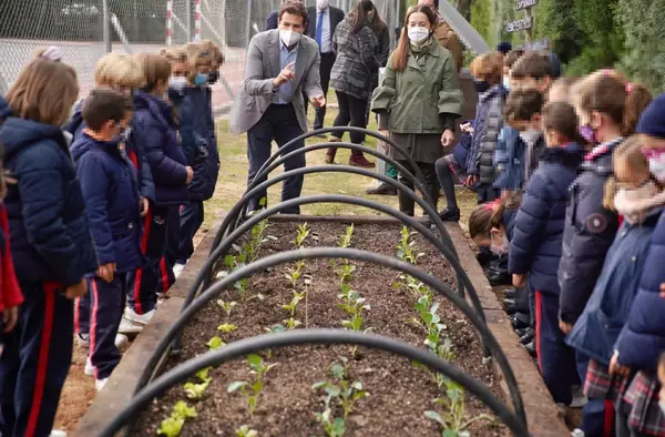 Los escolares de Las Rozas se convierten en productores de compostaje para reutilizar en sus huertos urbanos