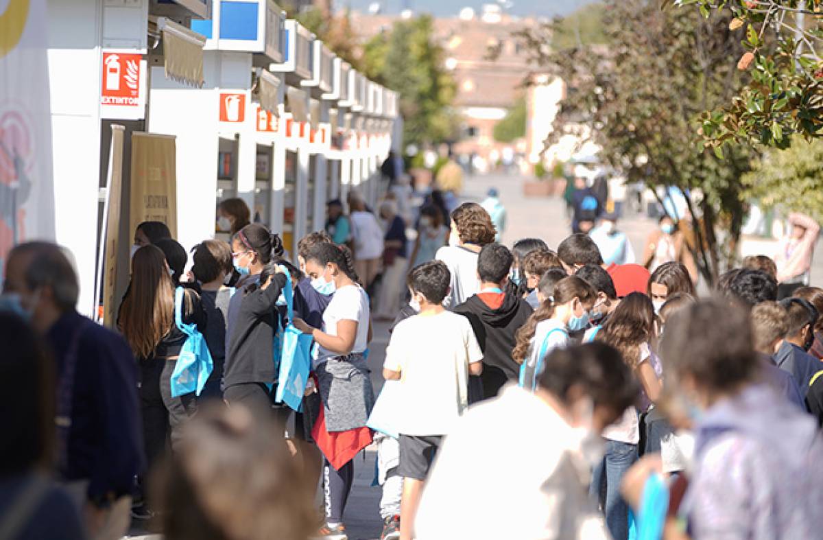 
                                                    Animaciones itinerantes, conciertos, títeres, talleres... llega la Feria del Libro de Las Rozas 2022