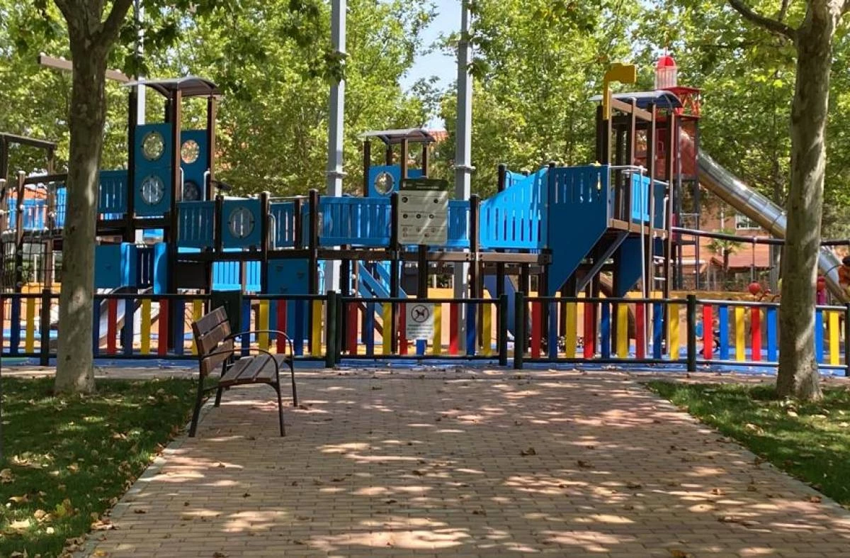 Zonas infantiles y parques con sombra en Boadilla del Monte