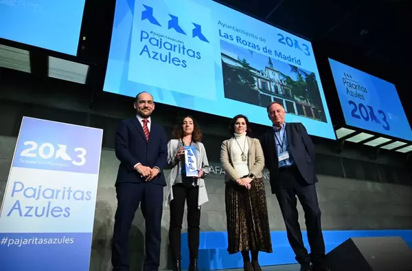 Las Rozas recibe tres 'Pajaritas Azules', un reconocimiento por su compromiso al reciclaje de papel y cartón