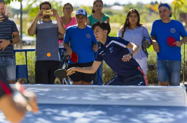 Los 'Peloteros del Parque' de Las Rozas hacen historia con su 'I Torneo de Ping-Pong al Aire Libre