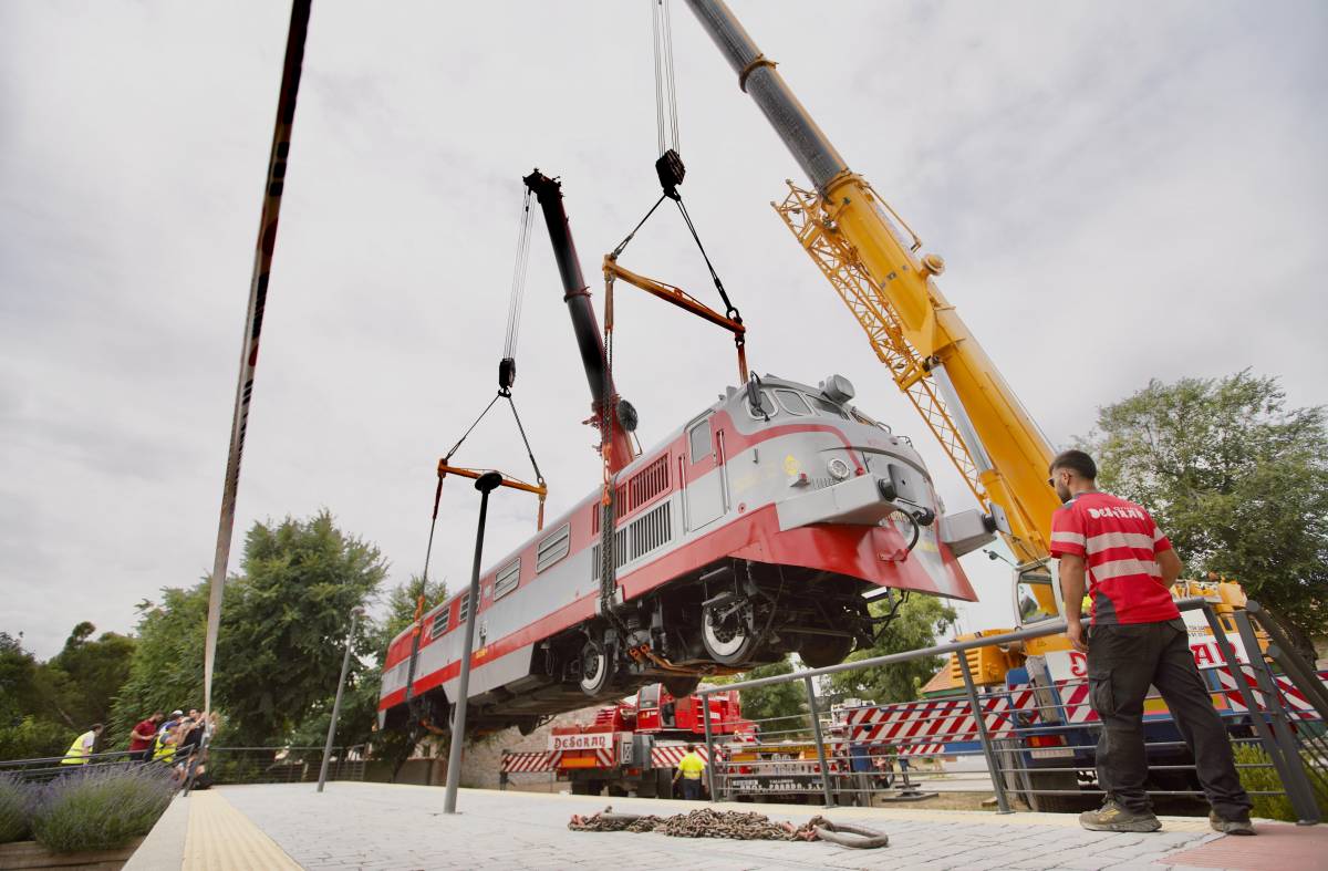 El Barrio de Renfe de Las Matas da la bienvenida a la nueva locomotora y el vagón restaurados
