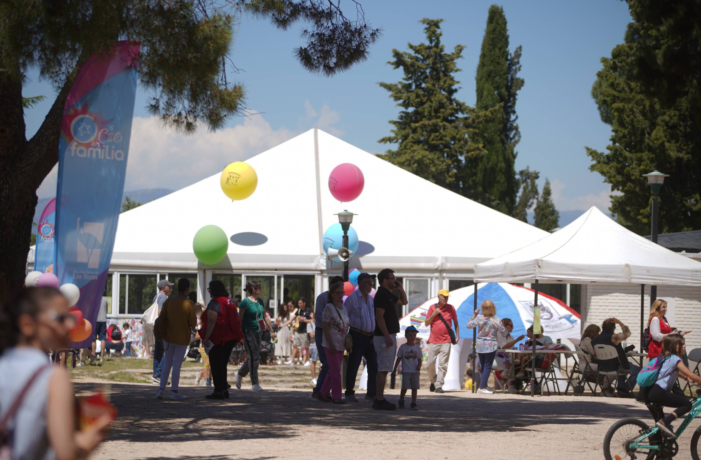 Tirolinas, hinchables, circuitos multiaventura, teatro... Las Rozas celebra el Día de la Familia en la Finca de El Pilar 