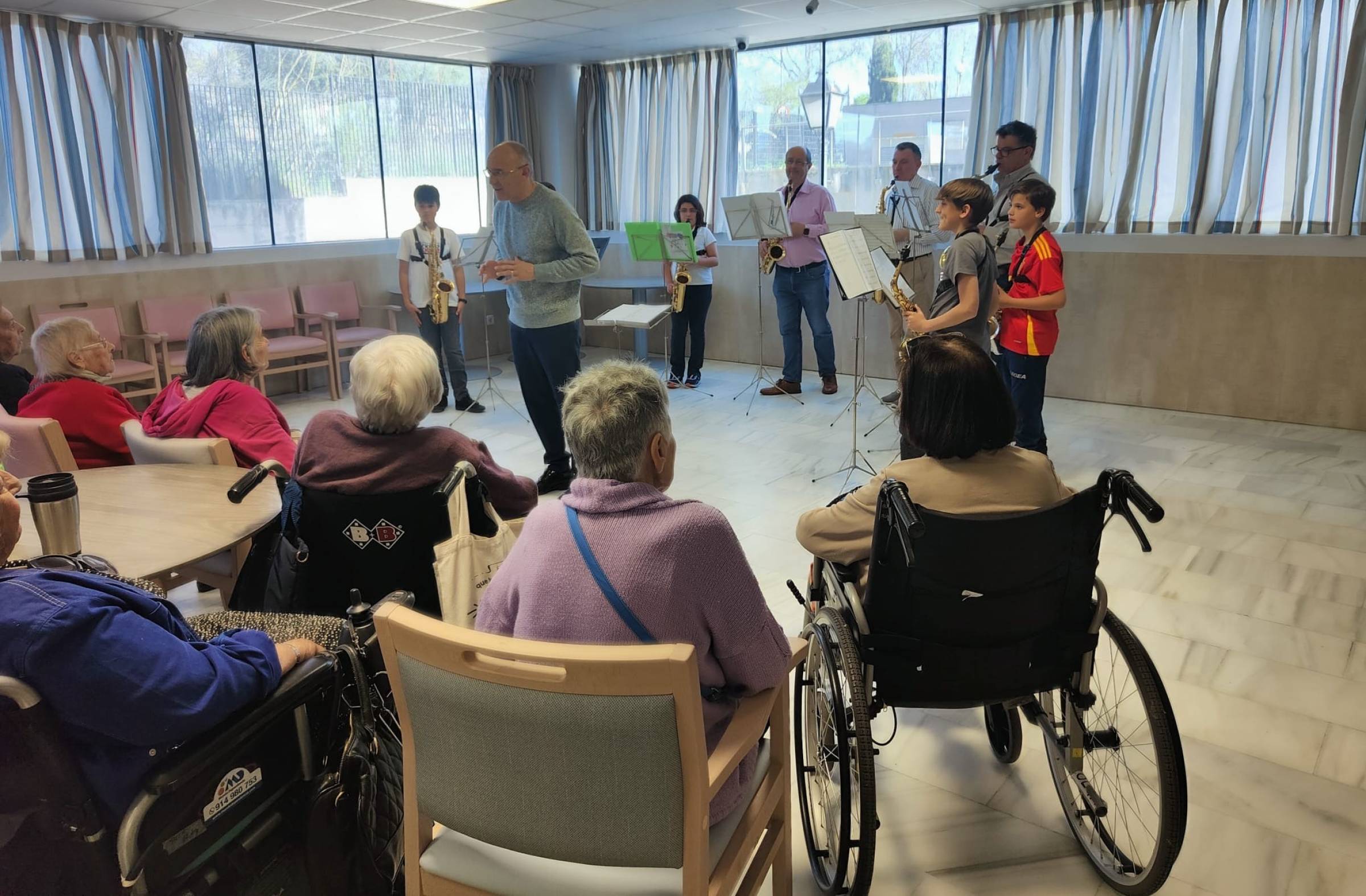 Las Rozas acerca el arte a las residencias de ancianos con un programa de voluntariado 