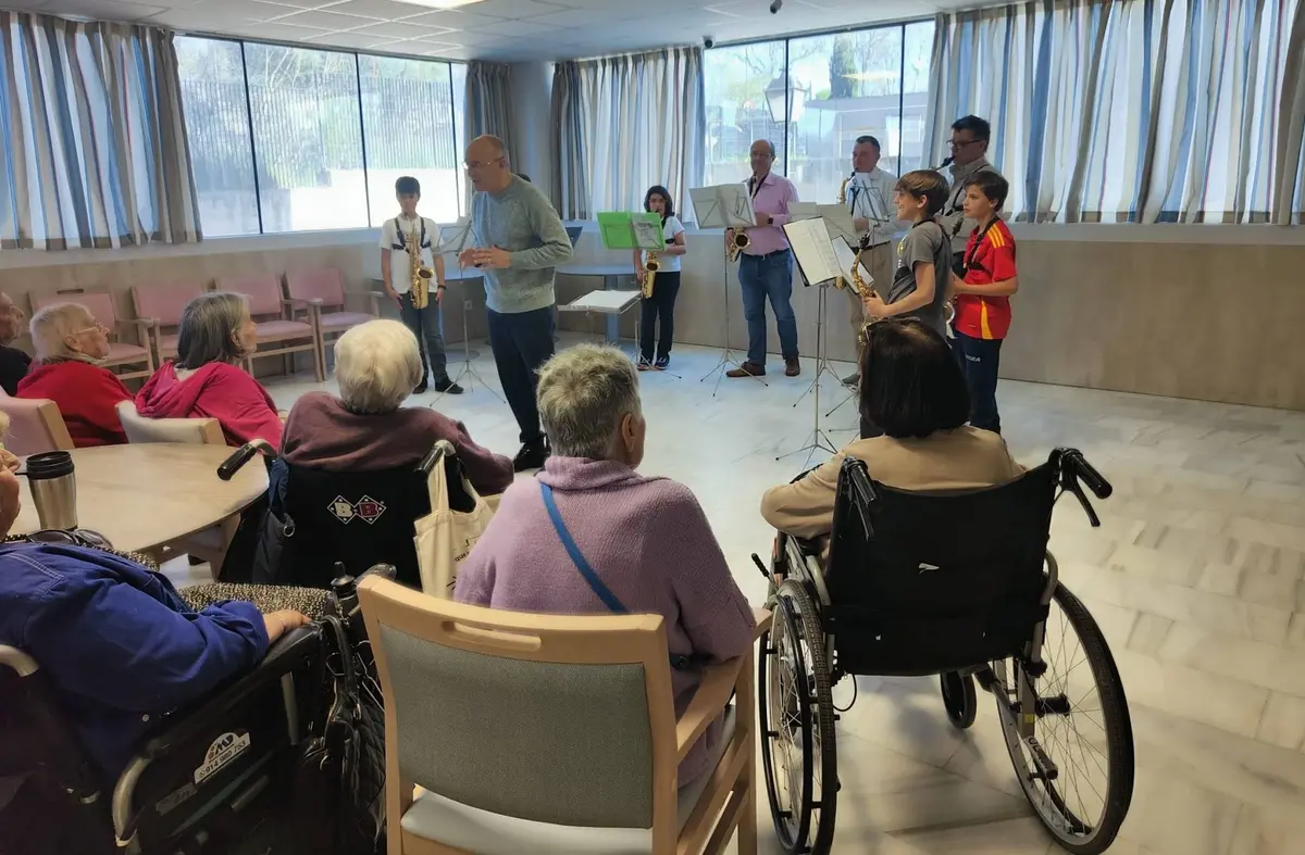 Las Rozas acerca el arte a las residencias de ancianos con un programa de voluntariado 