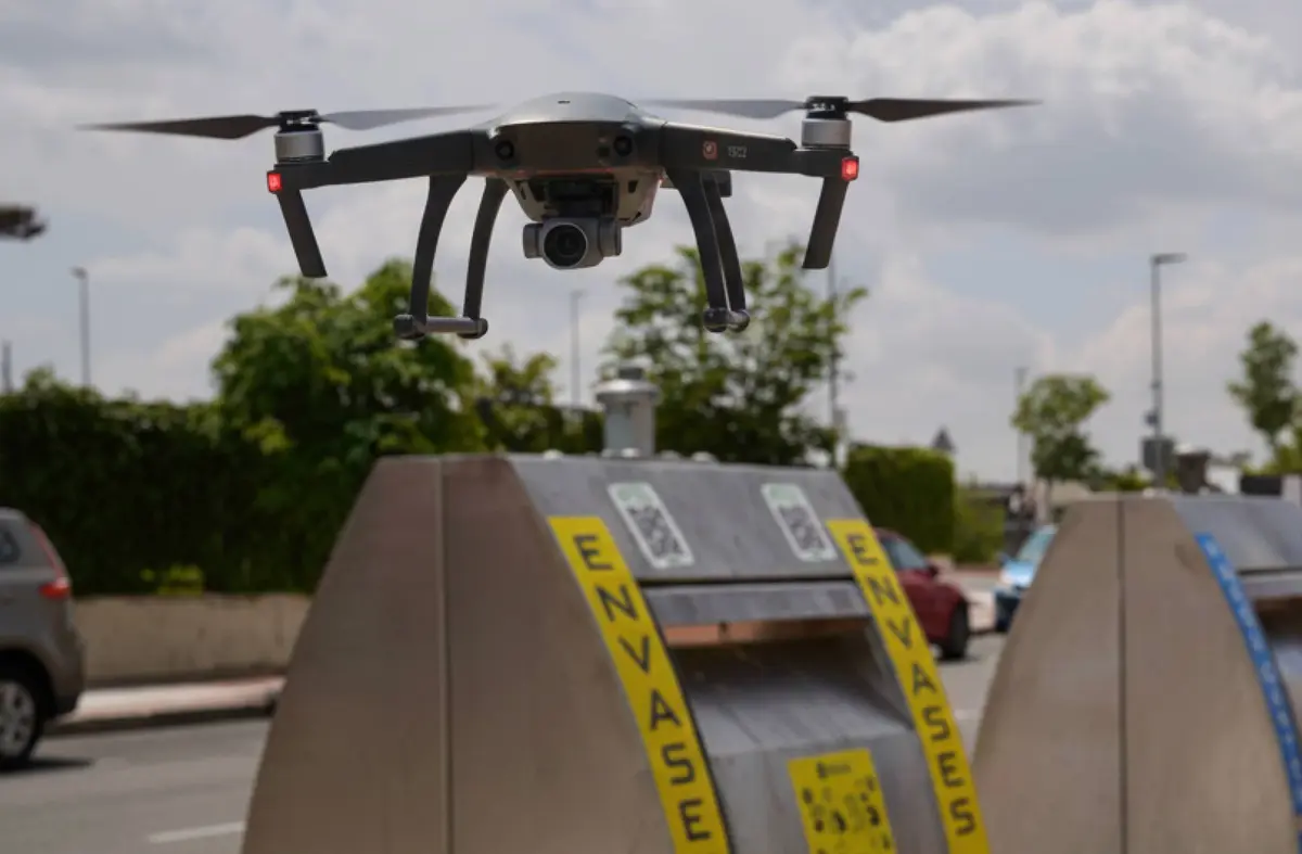 
                                        Las Rozas activa una flota de drones que supervisará el correcto reciclaje