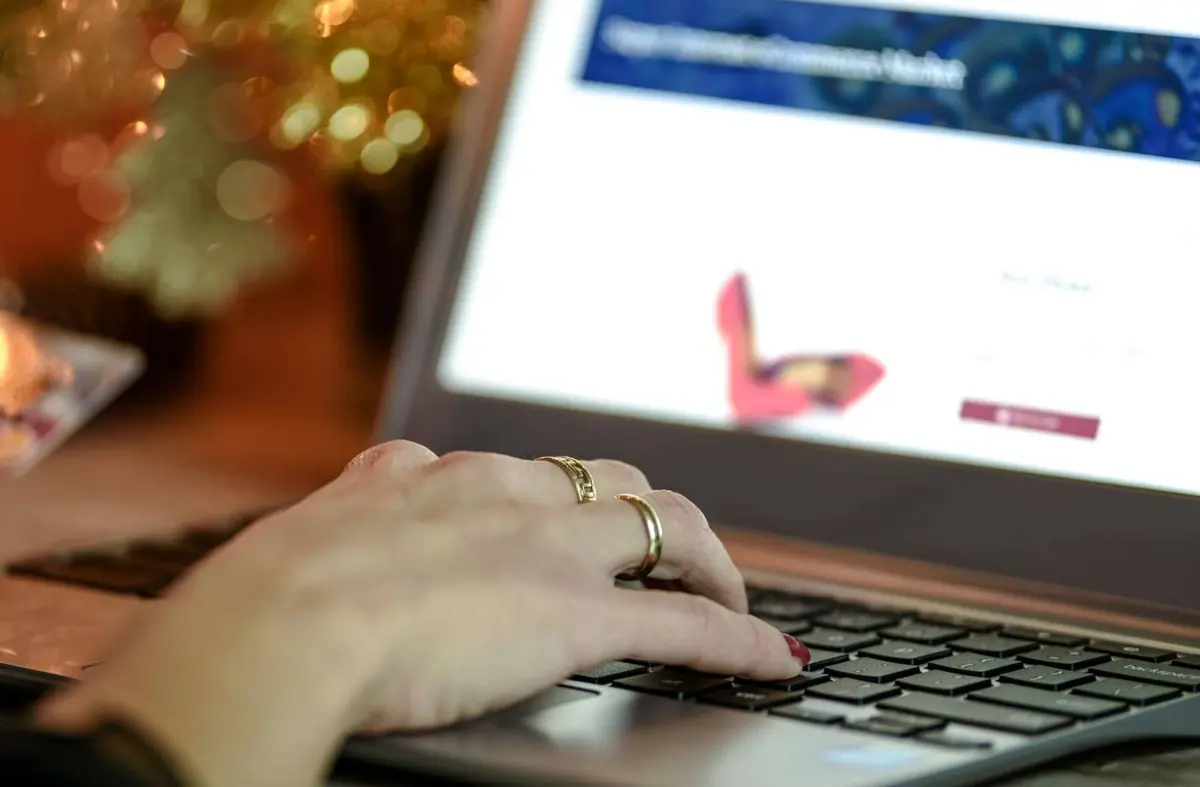 
                                        Las Rozas dota de 27 nuevos ordenadores a los centros de mayores para paliar la brecha digital