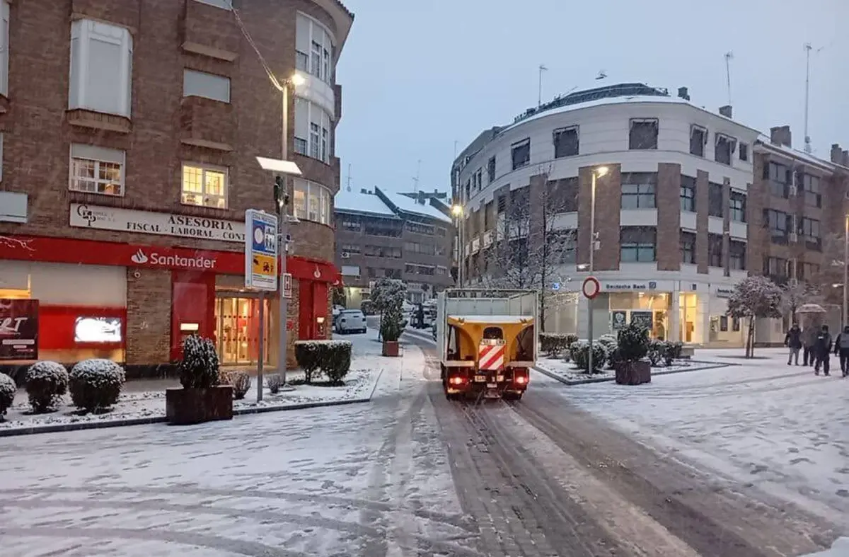 Nieve en Las Rozas: mañana blanca, complicaciones y despliegue de quitanieves