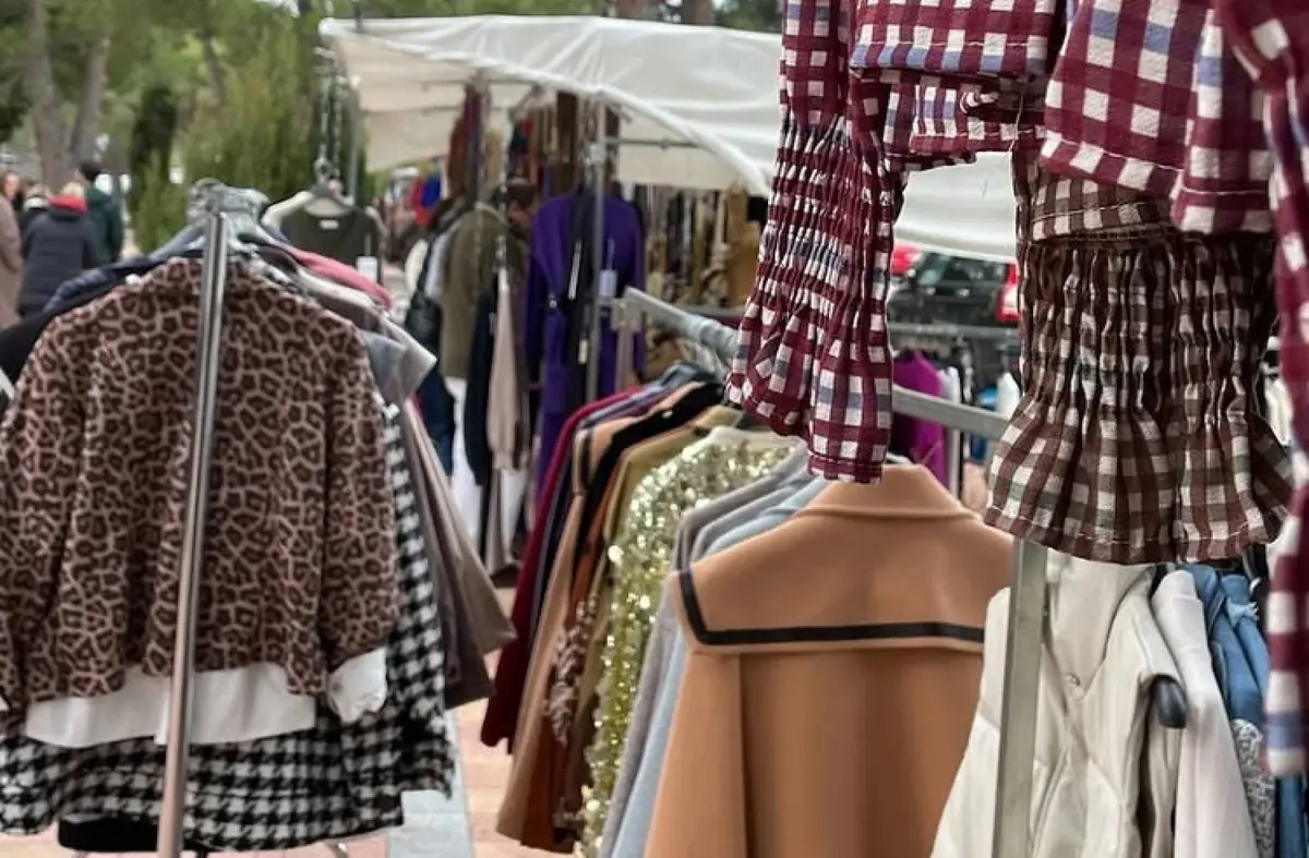 
                                        Las Rozas estrena un nuevo Mercadillo de moda y complementos en la calle Real