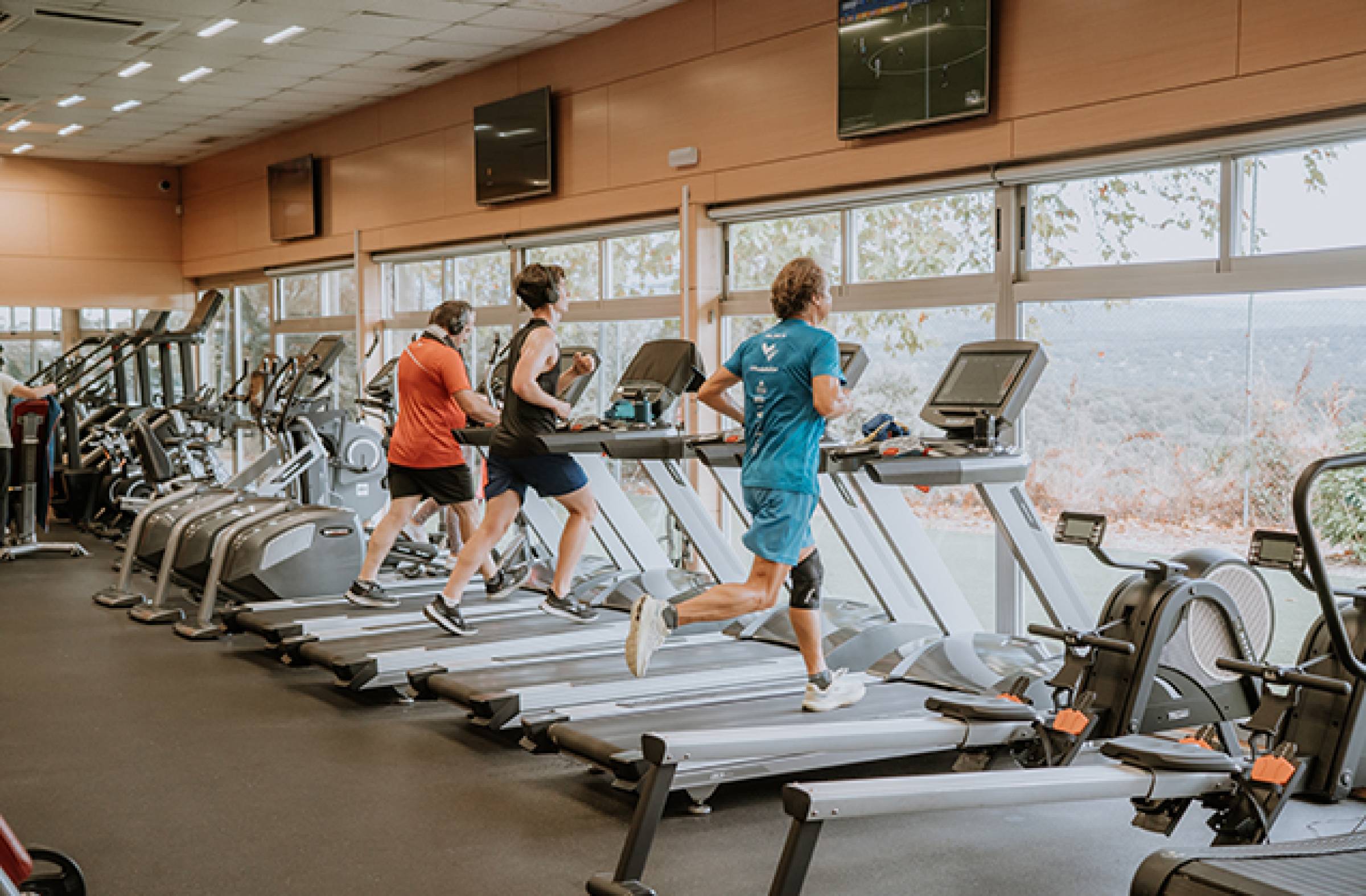 
                                                    Arranca la renovación de las máquinas fitness de los pabellones deportivos de Las Rozas: cierres temporales por obras