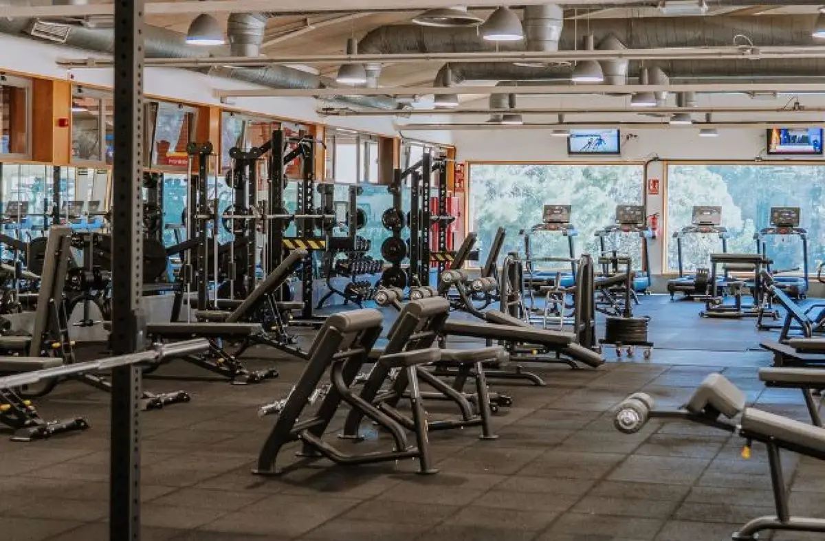 La sala fitness del Polideportivo de Navalcarbón estrena sus nuevas máquinas