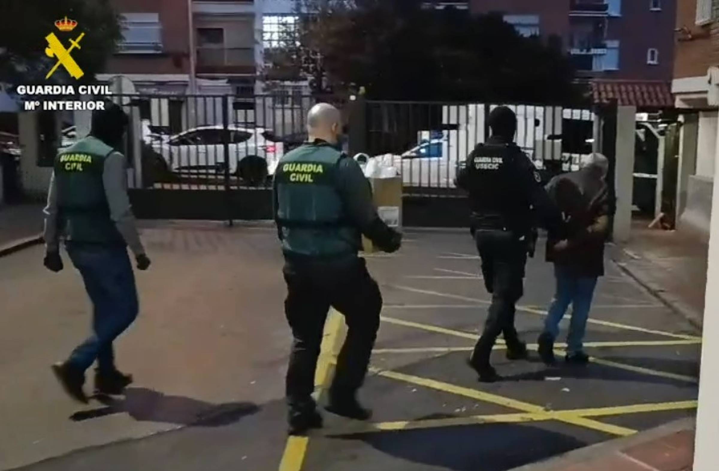 
                                                    La Guardia Civil detiene a dos personas implicadas en robos de vehículos en Las Rozas y otros municipios