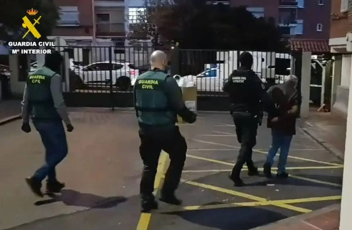 La Guardia Civil detiene a dos personas implicadas en robos de vehículos en Las Rozas y otros municipios