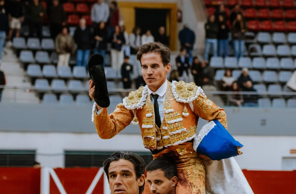 El II Festival de Primavera de Las Rozas deja cuatro orejas y la Puerta Grande para Gonzalo Caballero