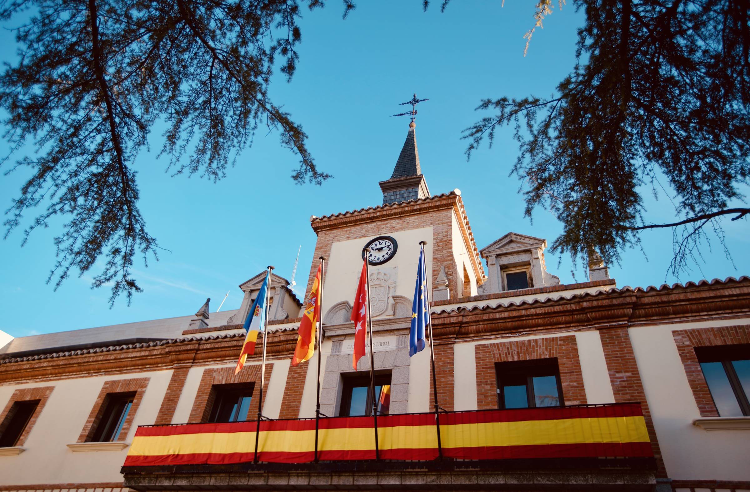 
                                                    El alcalde de Las Rozas pide soluciones al Gobierno ante el desbordamiento de los servicios municipales por la regularización de inmigrantes