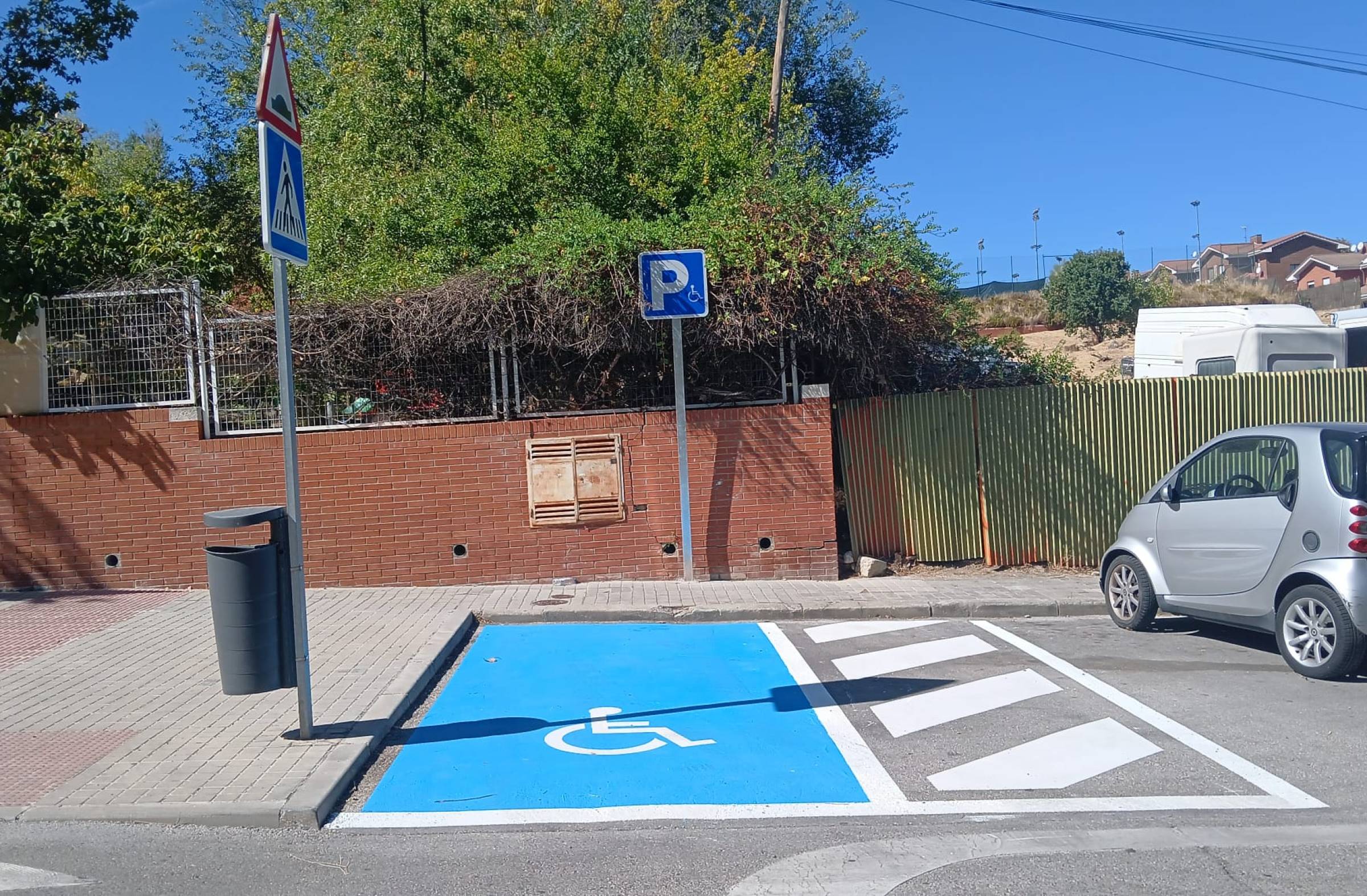 
                                                    La Policía Local de Las Rozas intensifica la vigilancia de las plazas de estacionamiento reservadas a movilidad reducida