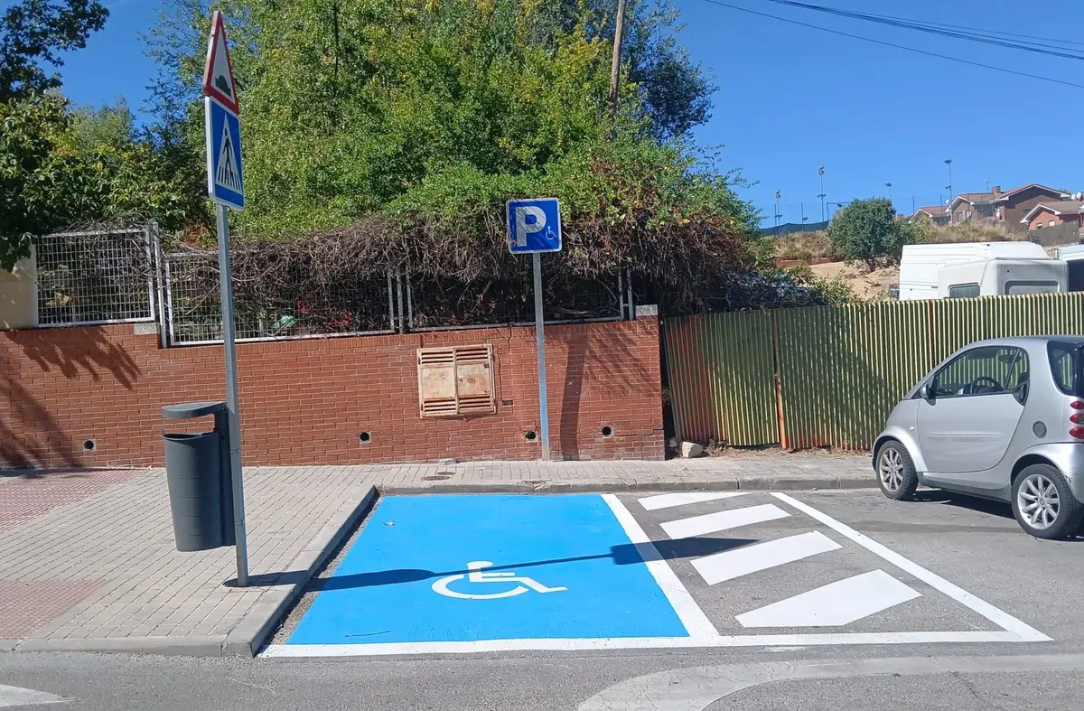 La Policía Local de Las Rozas intensifica la vigilancia de las plazas de estacionamiento reservadas a movilidad reducida
