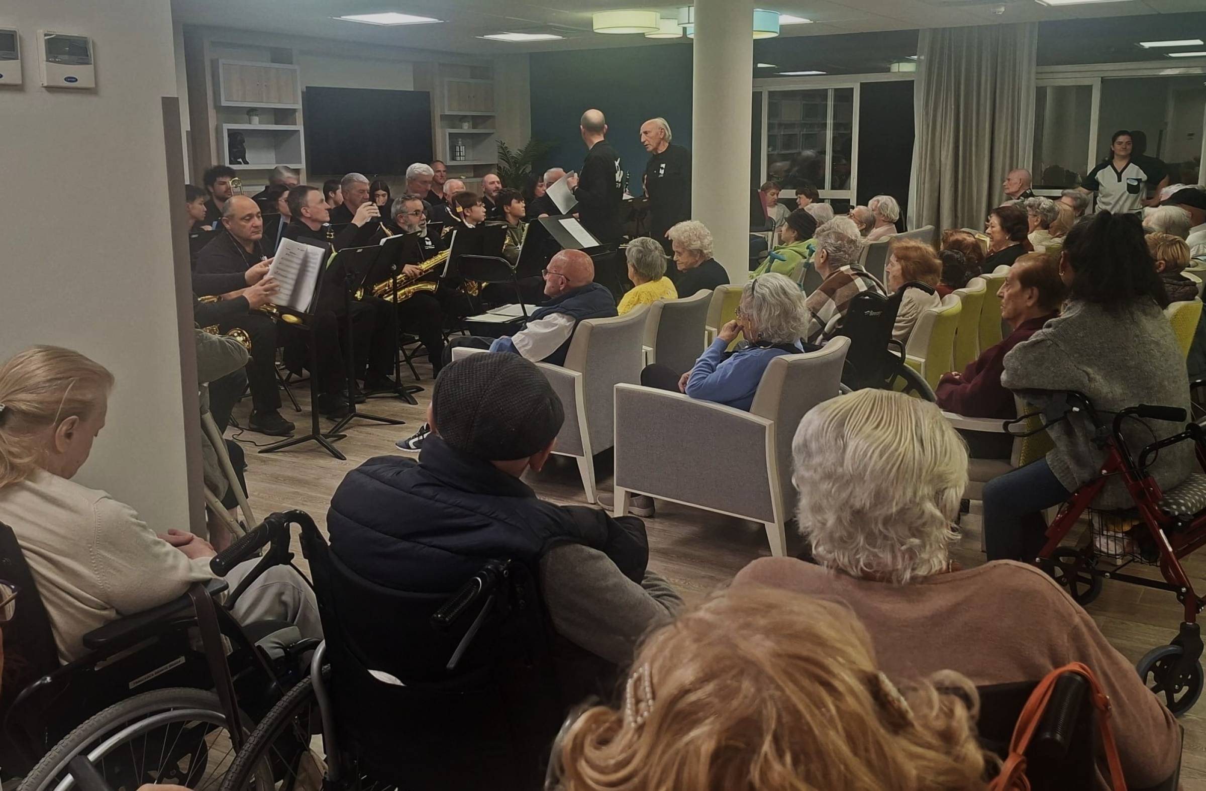 
                                                    Las Rozas consolida el programa que lleva música, danza y arte a las residencias de mayores de la localidad