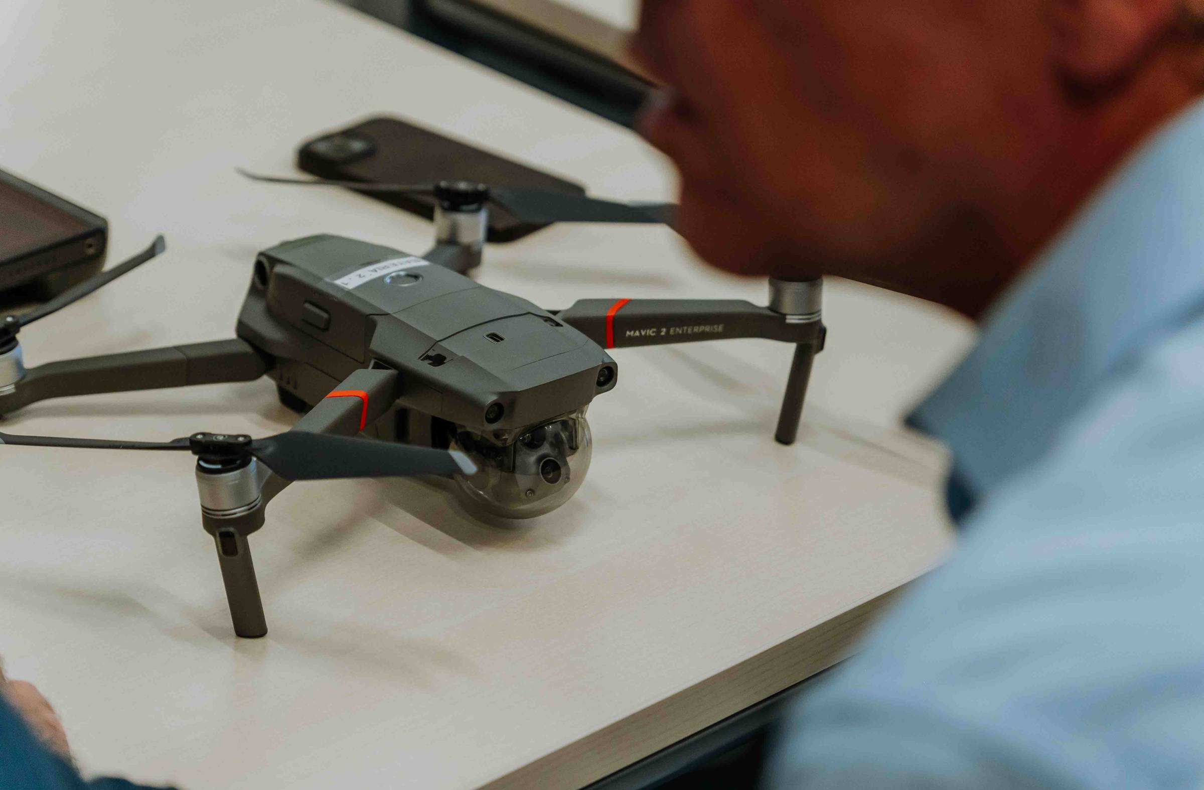 
                                                    La red de cámaras de seguridad y drones de Las Rozas, claves en el descenso de la delincuencia