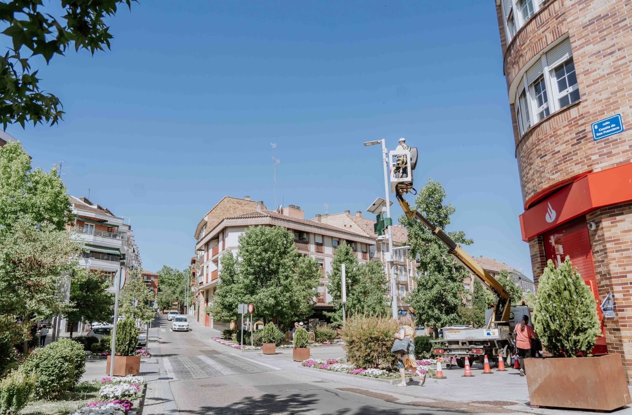 
                                                    Las Rozas estrena cámaras con Inteligencia Artificial en sus calles para analizar el tráfico y la movilidad