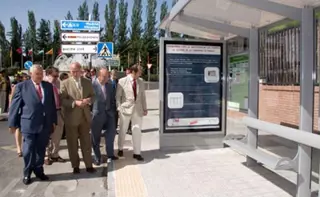 Inauguradas en Las Rozas unas marquesinas de autobús adaptadas a discapacitados