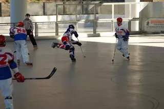 El Club de Hockey Los Caníbales Las Rozas empatan con Los Halcones