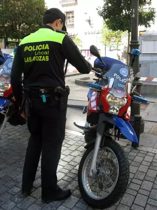 La Comunidad entrega a Las Rozas cuatro nuevas motos para las Bescam